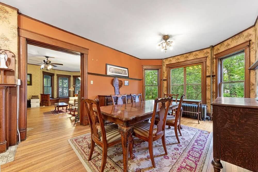 1895 Victorian house Emmetsburg Iowa - 29 - dining room.jpeg