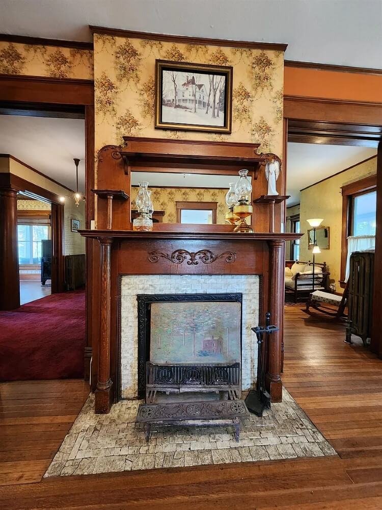 1895 Victorian house Emmetsburg Iowa - 31 - dining room.jpeg