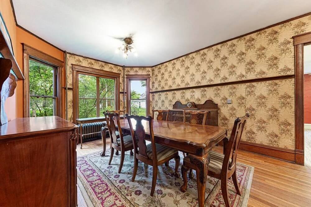 1895 Victorian house Emmetsburg Iowa - 34 - dining room.jpeg