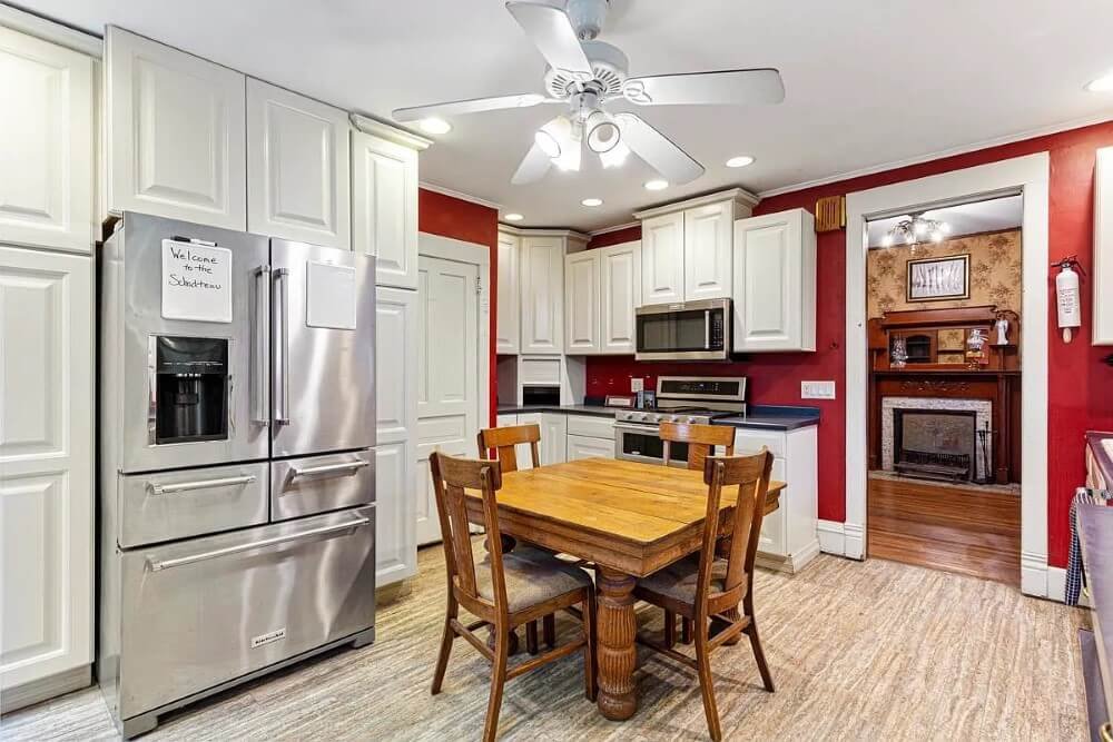 1895 Victorian house Emmetsburg Iowa - 35 - kitchen.jpeg