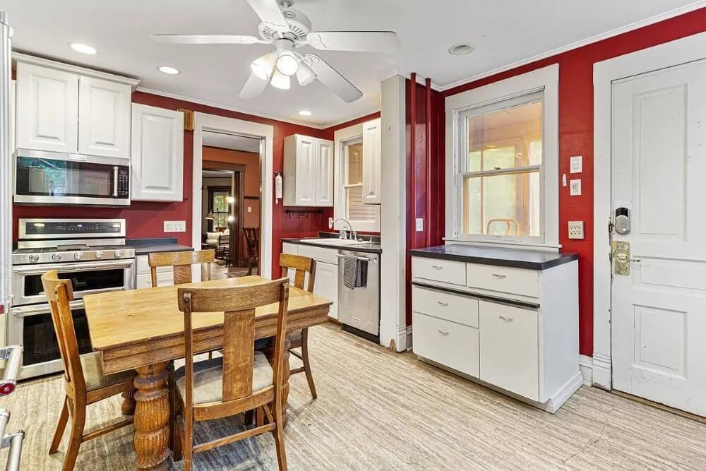 1895 Victorian house Emmetsburg Iowa - 36 - kitchen.jpeg