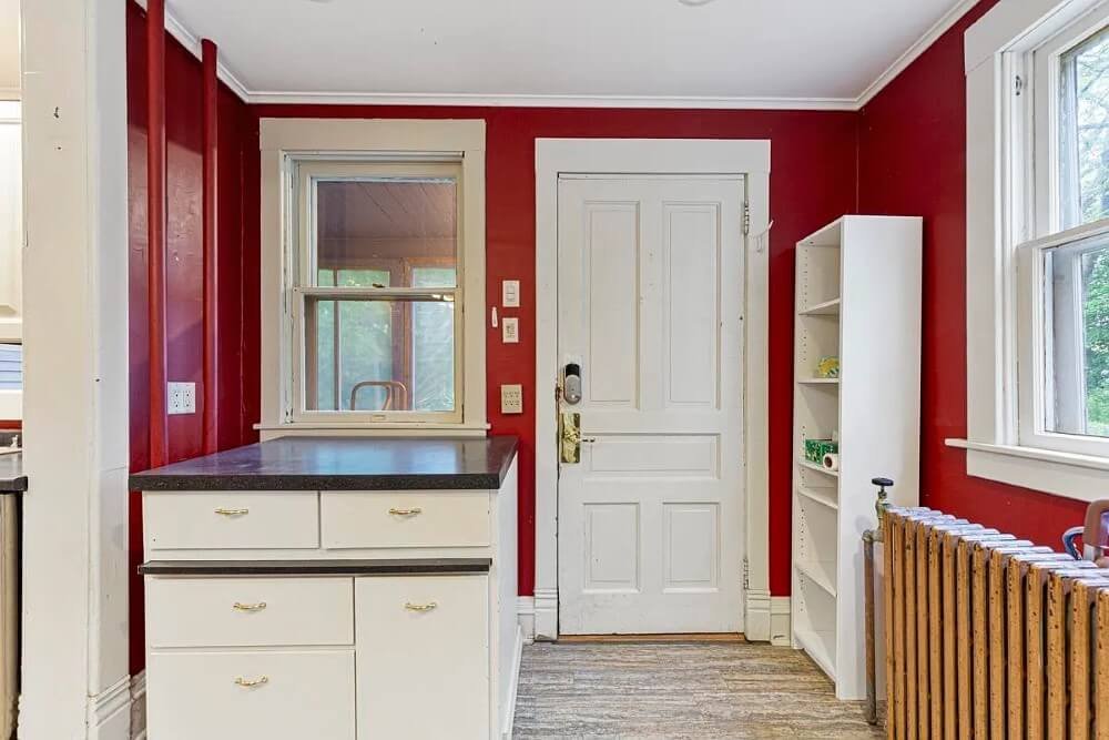 1895 Victorian house Emmetsburg Iowa - 40 - kitchen.jpeg
