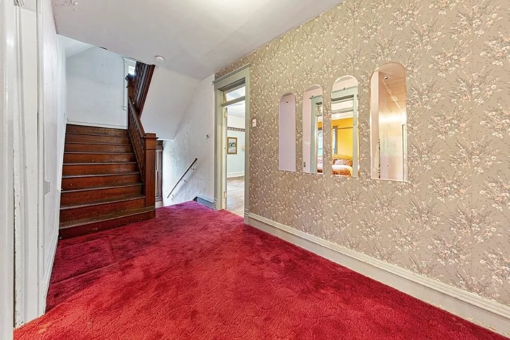 1895 Victorian house Emmetsburg Iowa - 41 - stairs.jpeg