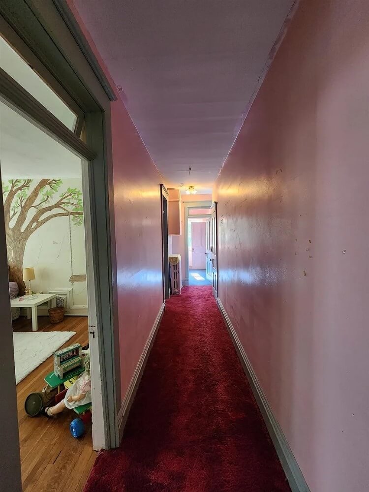 1895 Victorian house Emmetsburg Iowa - 51 - hallway.jpeg
