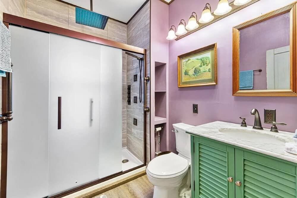 1895 Victorian house Emmetsburg Iowa - 56 - bathroom.jpeg