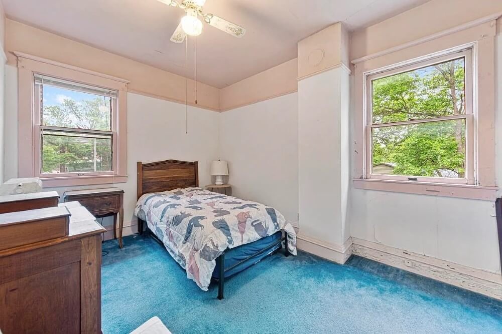 1895 Victorian house Emmetsburg Iowa - 59 - bedroom.jpeg