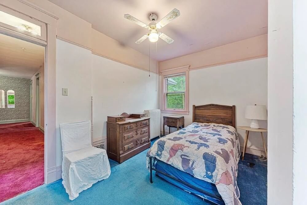 1895 Victorian house Emmetsburg Iowa - 60 - bedroom.jpeg