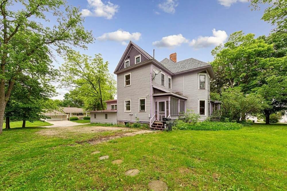 1895 Victorian house Emmetsburg Iowa - 70 - side view.jpeg