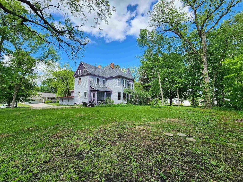 1895 Victorian house Emmetsburg Iowa - 71 - garden.jpeg