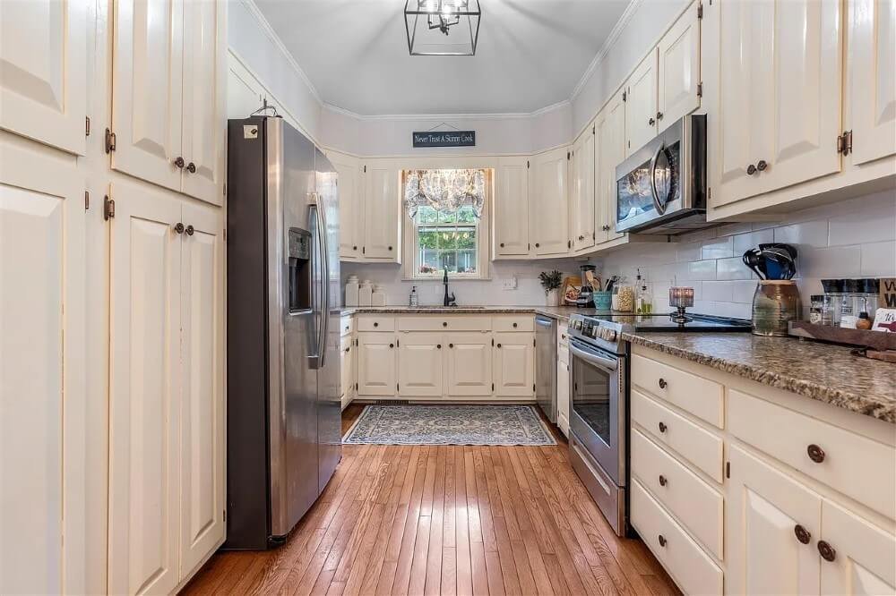 The Governors Corner 1809 Greek Revival house Russellville Kentucky - 7 - kitchen.jpeg