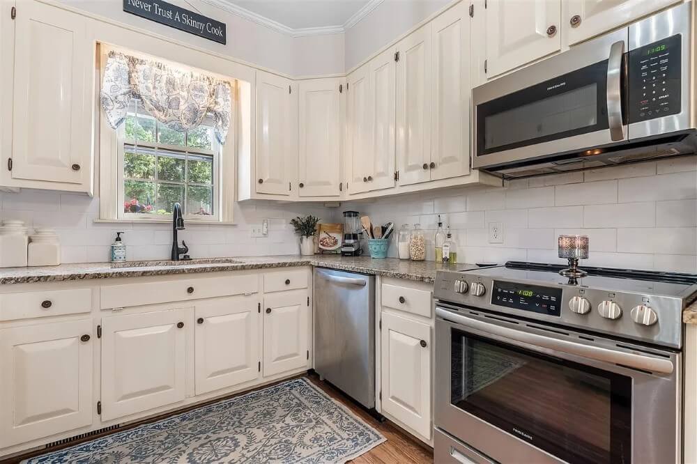 The Governors Corner 1809 Greek Revival house Russellville Kentucky - 9 - kitchen.jpeg