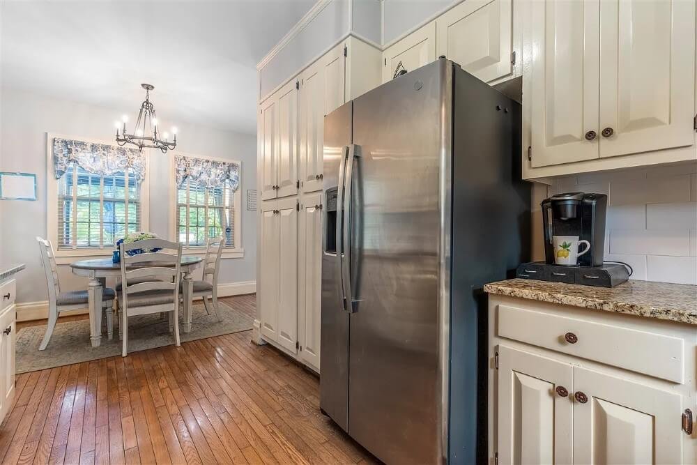 The Governors Corner 1809 Greek Revival house Russellville Kentucky - 10 - kitchen.jpeg
