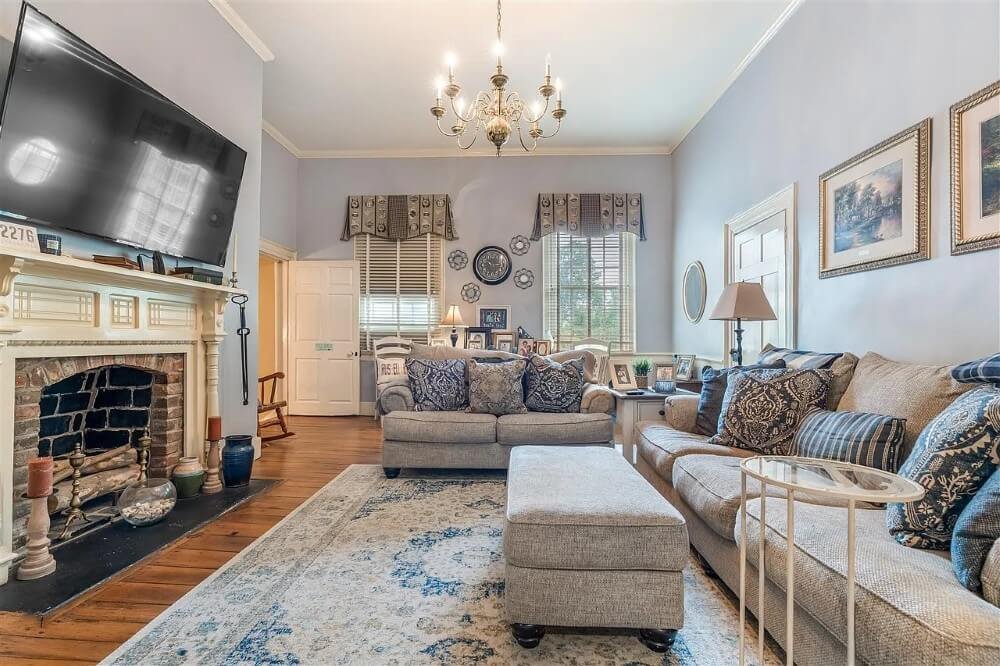 The Governors Corner 1809 Greek Revival house Russellville Kentucky - 15 - living room.jpeg