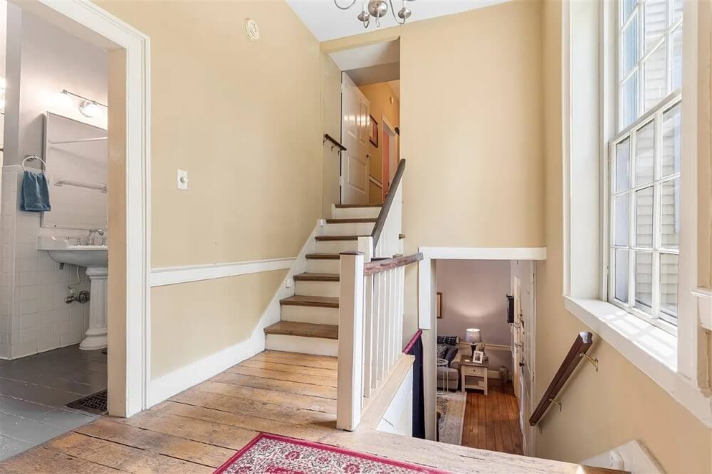 The Governors Corner 1809 Greek Revival house Russellville Kentucky - 17 - staircase.jpeg