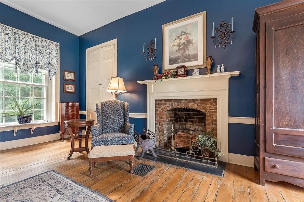 The Governors Corner 1809 Greek Revival house Russellville Kentucky - 19 - bedroom.jpeg