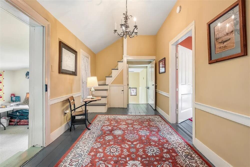 The Governors Corner 1809 Greek Revival house Russellville Kentucky - 26 - hallway.jpeg