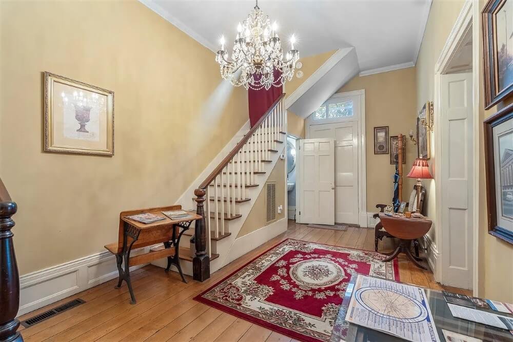 The Governors Corner 1809 Greek Revival house Russellville Kentucky - 29 - staircase.jpeg