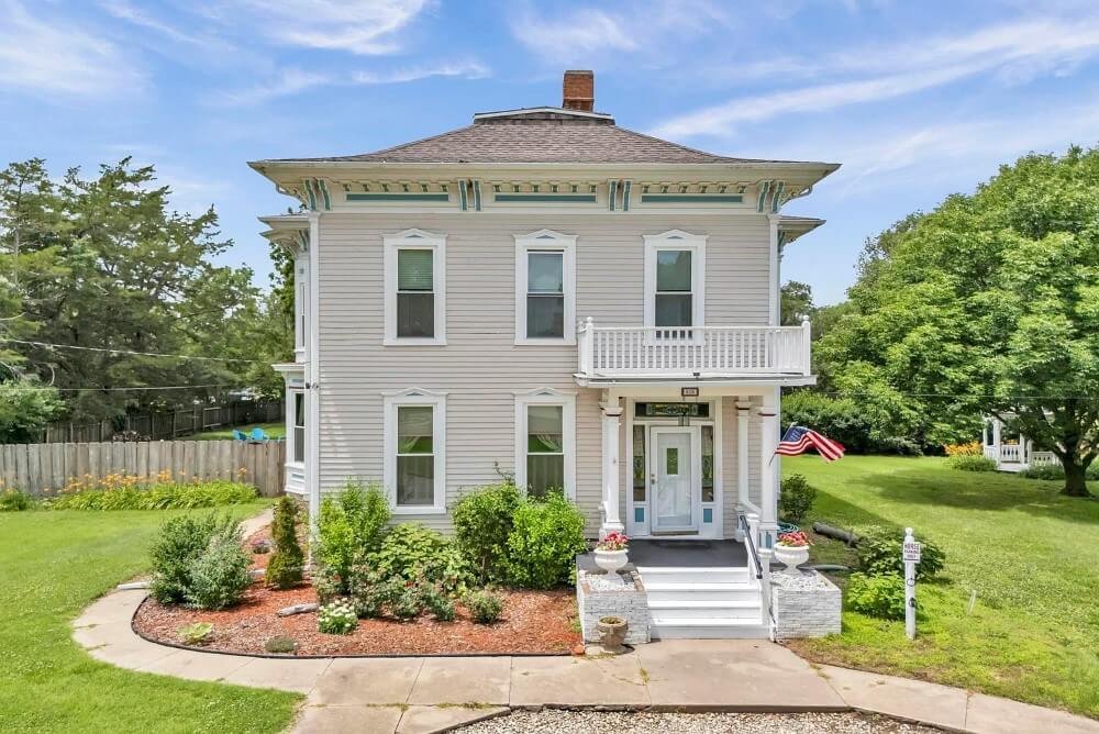 1890 Victorian house Lindsborg Kansas - 3 - front view.jpg