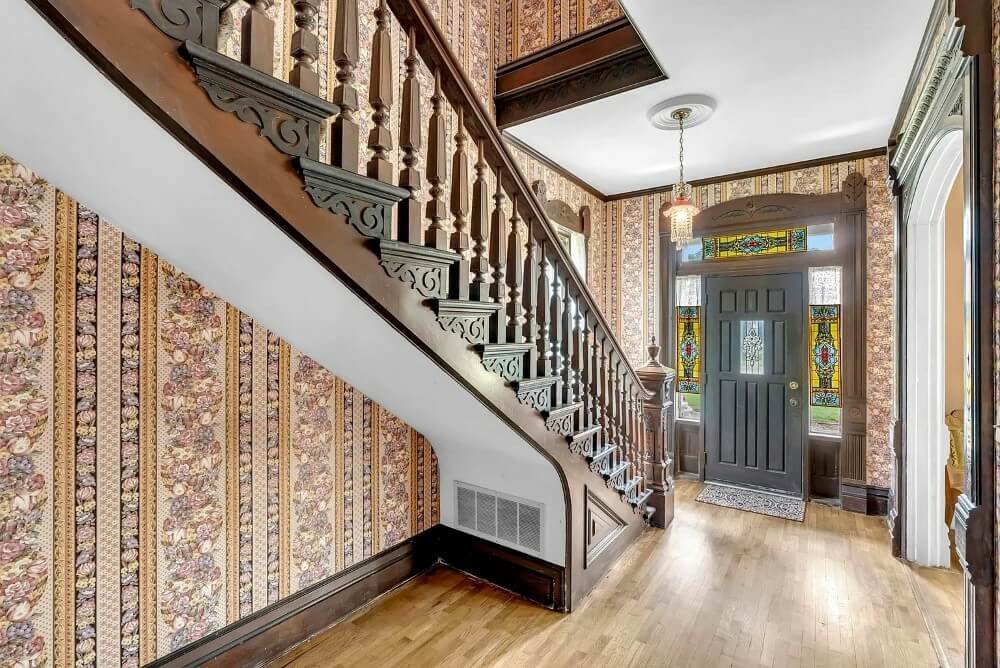 1890 Victorian house Lindsborg Kansas - 5 - foyer.jpg