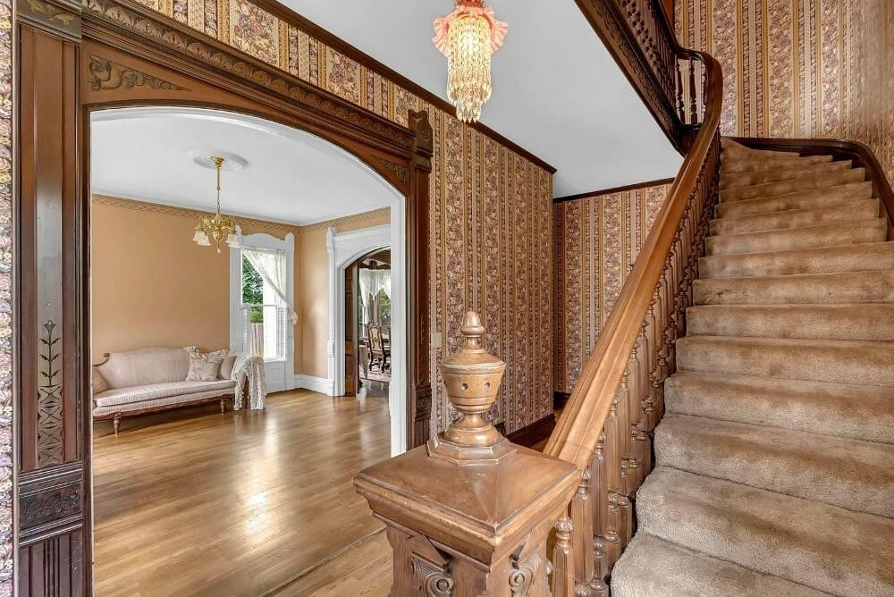 1890 Victorian house Lindsborg Kansas - 6 - foyer.jpg