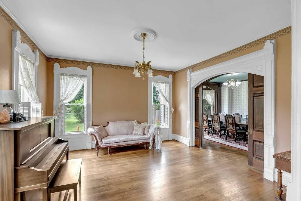 1890 Victorian house Lindsborg Kansas - 9 - living room.jpg