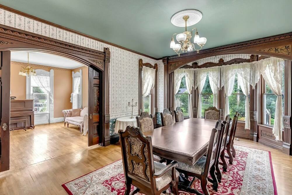 1890 Victorian house Lindsborg Kansas - 10 - dining room.jpg