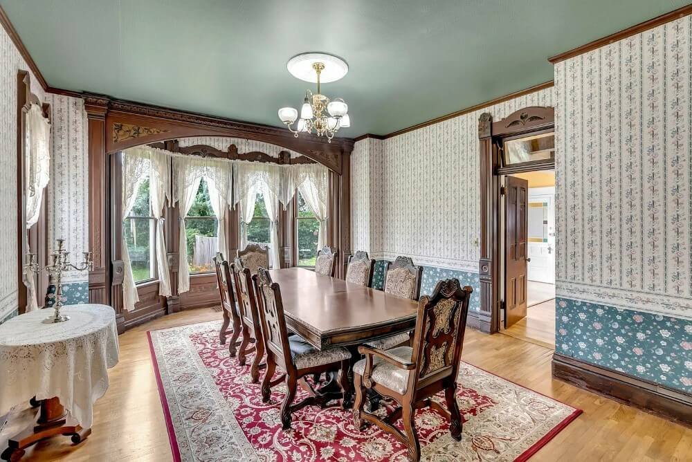 1890 Victorian house Lindsborg Kansas - 11 - dining room.jpg