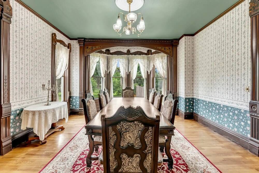 1890 Victorian house Lindsborg Kansas - 12 - dining room.jpg