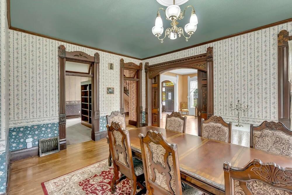 1890 Victorian house Lindsborg Kansas - 13 - dining room.jpg
