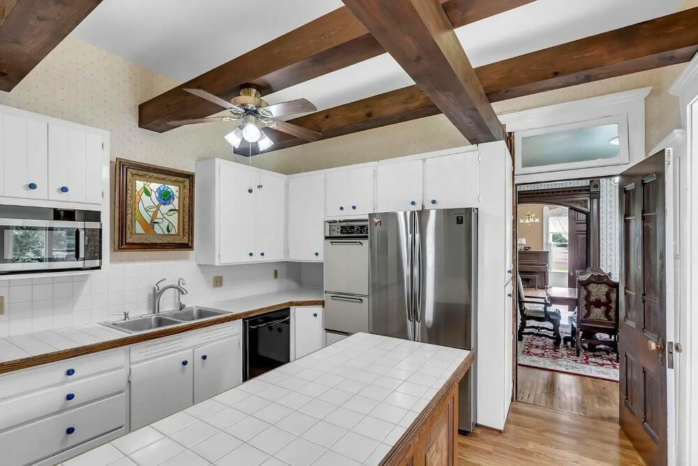 1890 Victorian house Lindsborg Kansas - 14 - kitchen.jpg