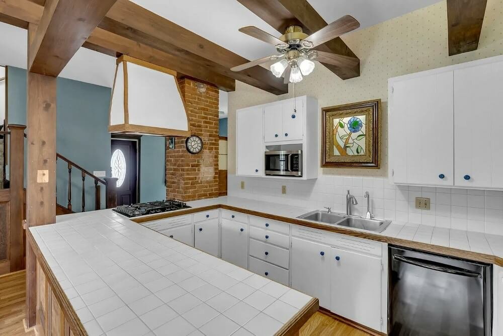 1890 Victorian house Lindsborg Kansas - 15 - kitchen.jpg