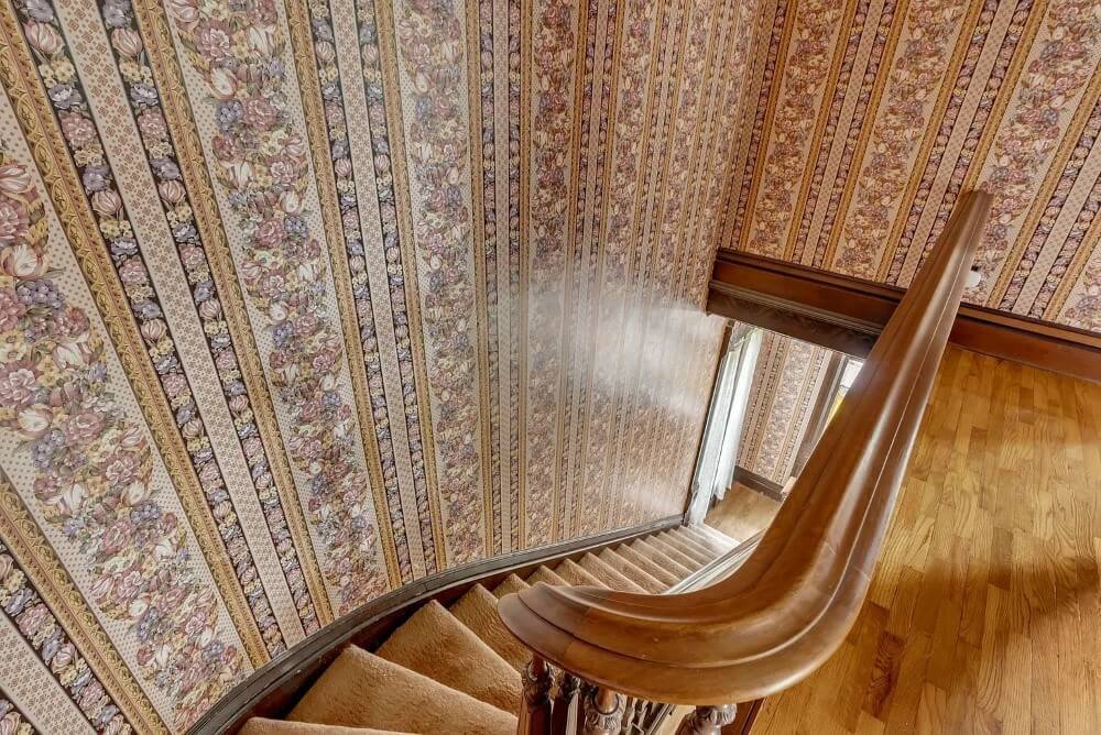 1890 Victorian house Lindsborg Kansas - 23 - staircase.jpg