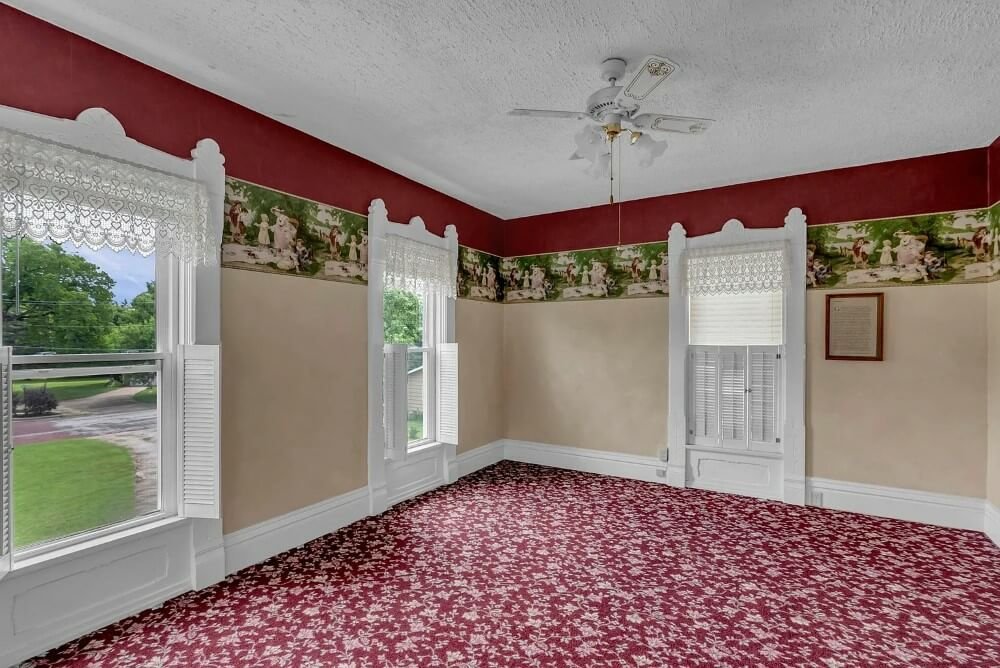 1890 Victorian house Lindsborg Kansas - 29 - bedroom.jpg