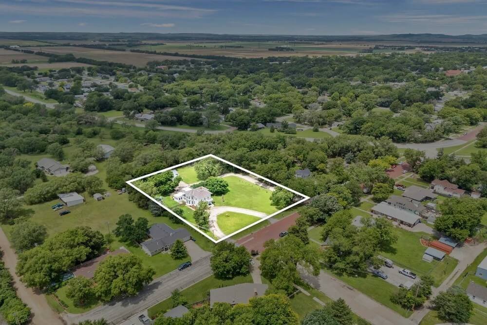 1890 Victorian house Lindsborg Kansas - 36 - aerial view.jpg