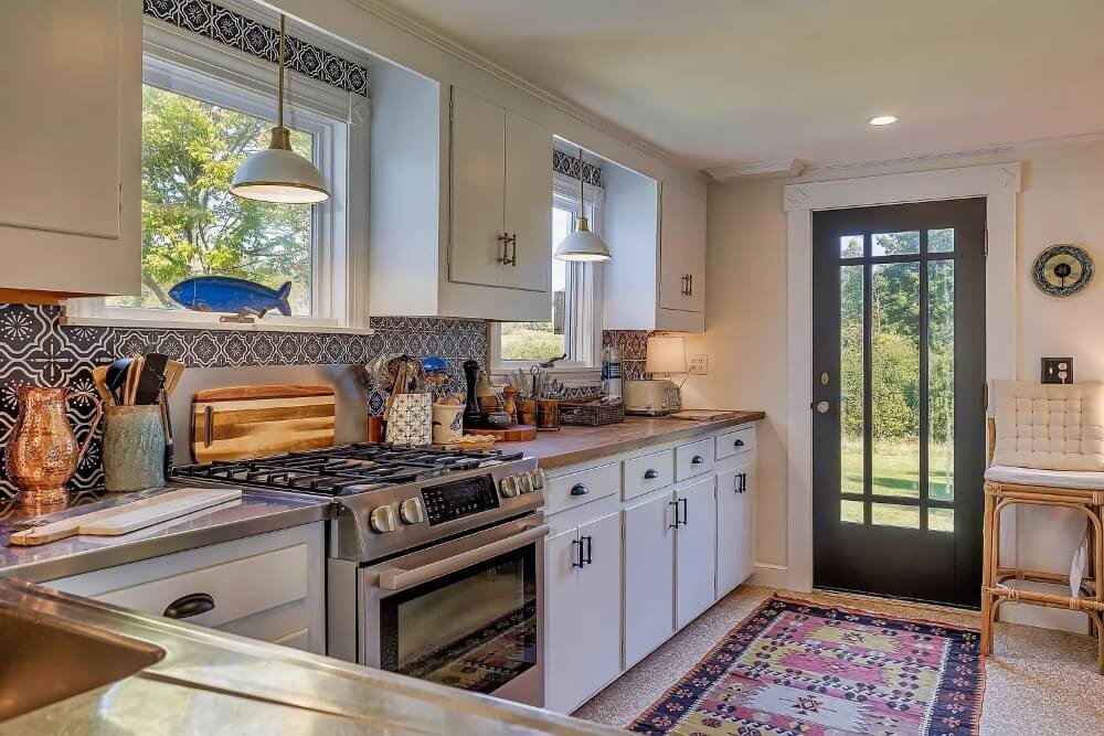1815 Greek Revival Saltwater Farm Sedgwick Maine - 8 - kitchen.jpeg