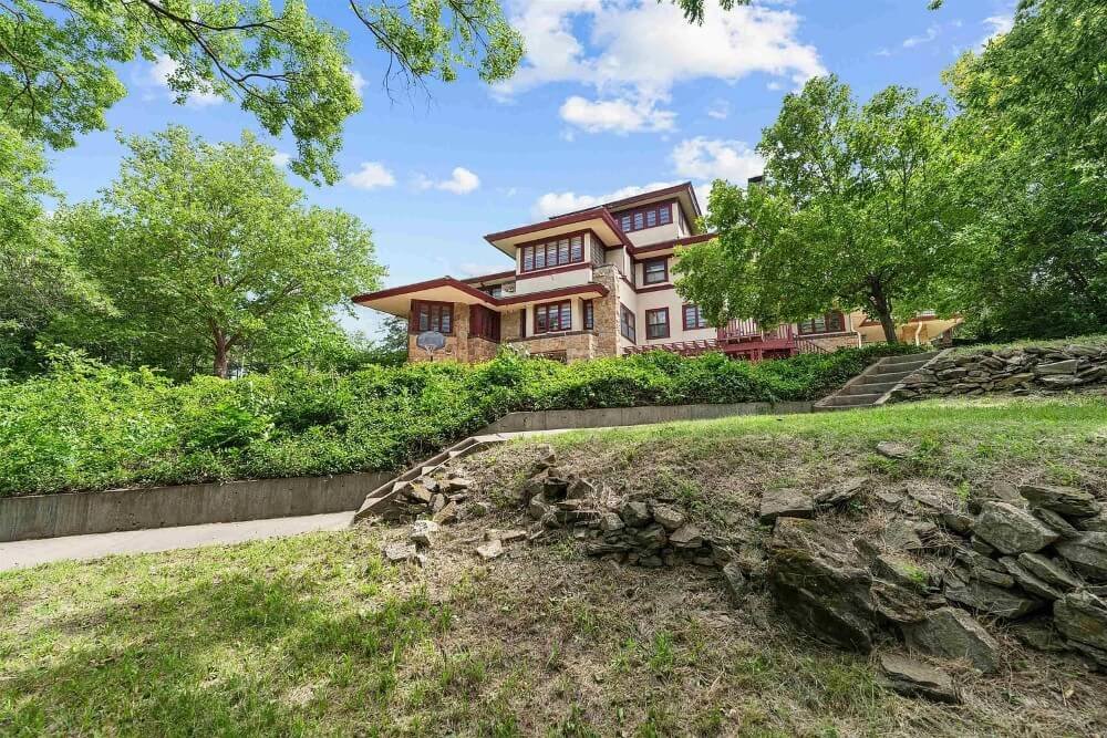 Mount Barbara 1918 Prairie style house Salina Kansas - 3 - side view.jpeg