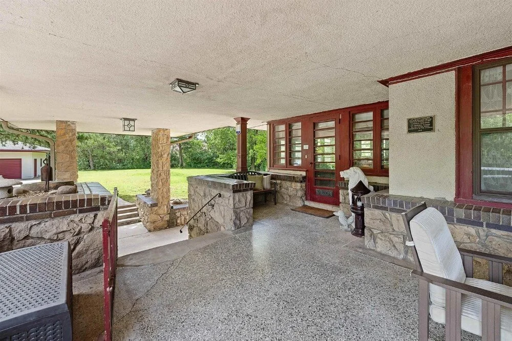 Mount Barbara 1918 Prairie style house Salina Kansas - 5 - porch.jpeg