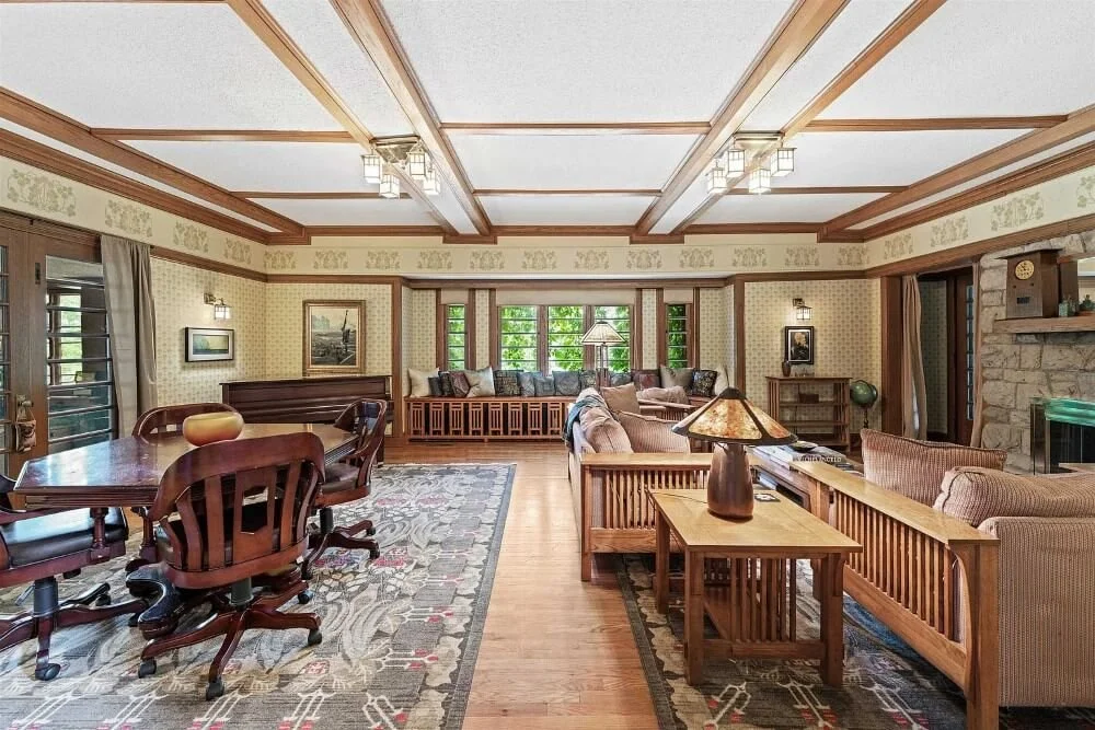 Mount Barbara 1918 Prairie style house Salina Kansas - 8 - living room.jpeg