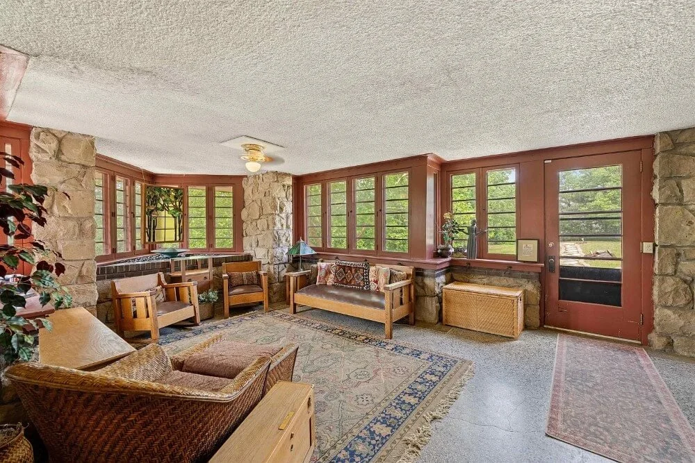 Mount Barbara 1918 Prairie style house Salina Kansas - 13 - sunroom.jpeg