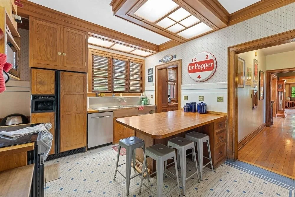 Mount Barbara 1918 Prairie style house Salina Kansas - 18 - kitchen.jpeg