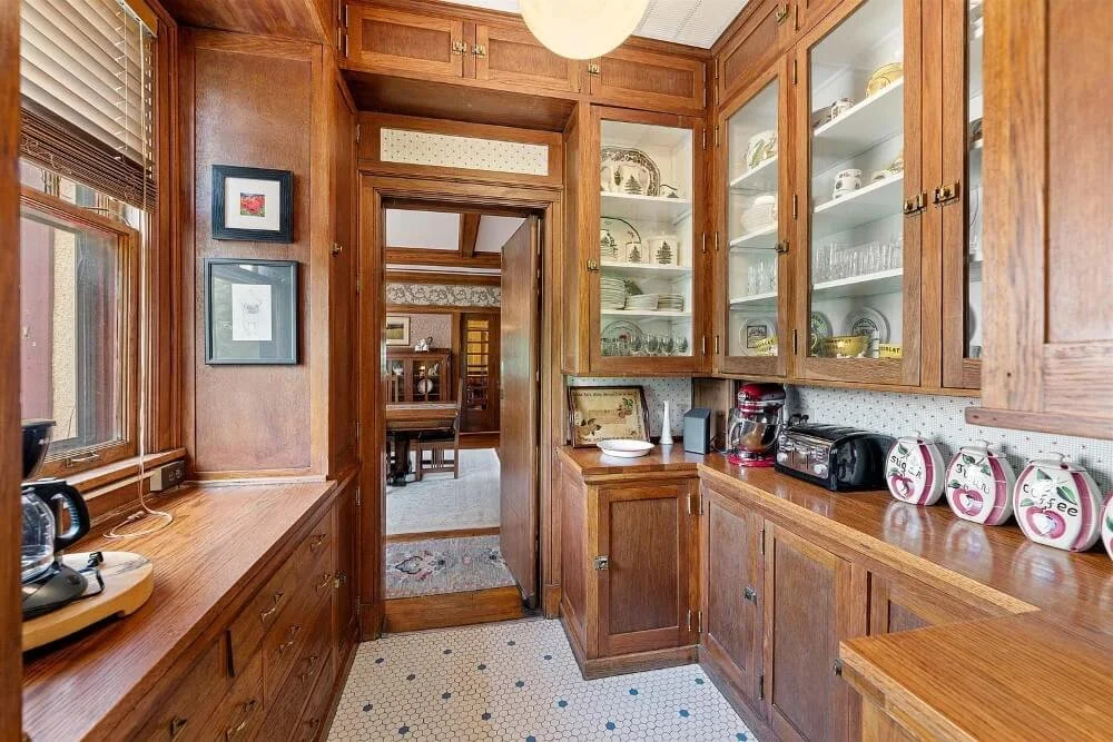 Mount Barbara 1918 Prairie style house Salina Kansas - 20 - kitchen.jpeg