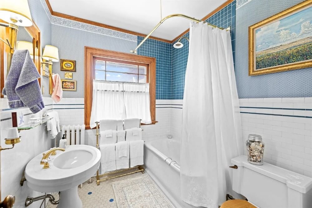 Mount Barbara 1918 Prairie style house Salina Kansas - 26 - bathroom.jpeg