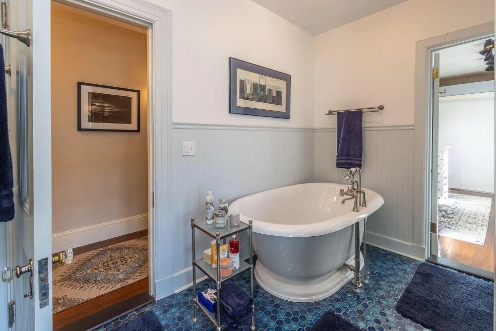 Crosby Manor 1912 New Englander style Belfast Maine - 58 - bathroom.jpeg