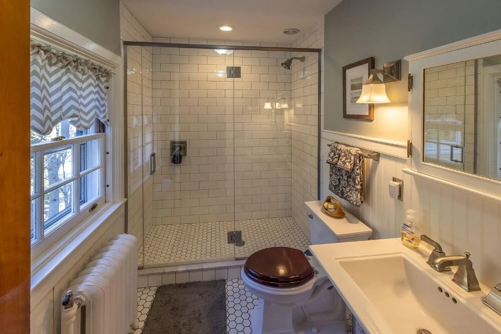 Crosby Manor 1912 New Englander style Belfast Maine - 74 - bathroom.jpeg