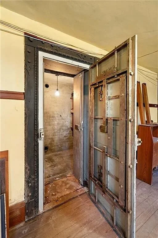 Mounts Villa 1915 Arts and Crafts style Ponchatoula Louisiana - 32 - security case.jpg