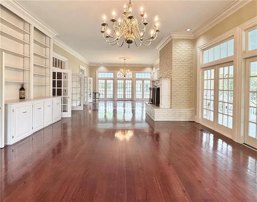 Wolfe Tone 1851 historic property Covington Louisiana - 6 - sunroom.jpg