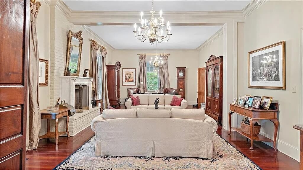 Wolfe Tone 1851 historic property Covington Louisiana - 8 - family room.jpg