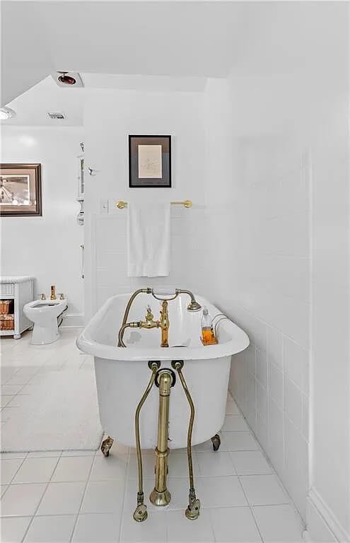 Wolfe Tone 1851 historic property Covington Louisiana - 19 - bathroom.jpg