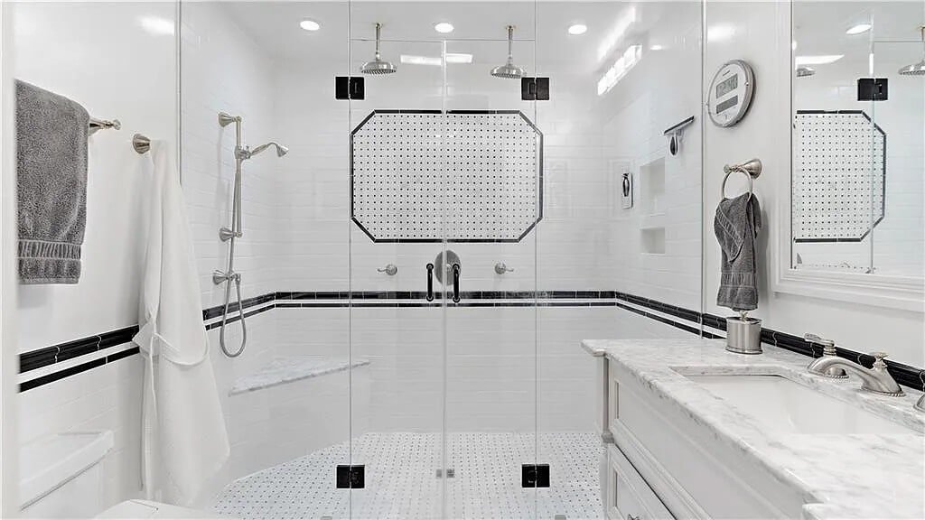 Wolfe Tone 1851 historic property Covington Louisiana - 20 - bathroom.jpg