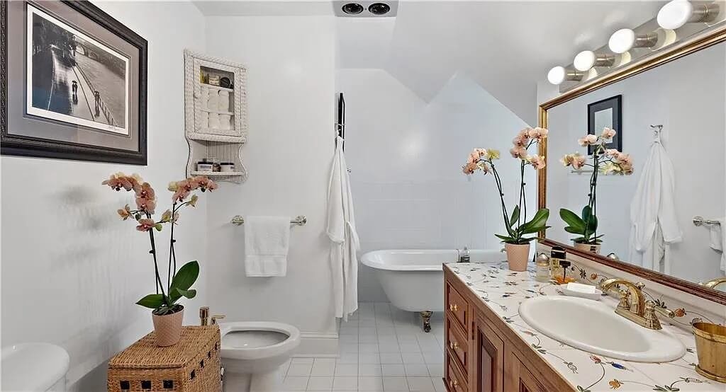 Wolfe Tone 1851 historic property Covington Louisiana - 21 - bathroom.jpg